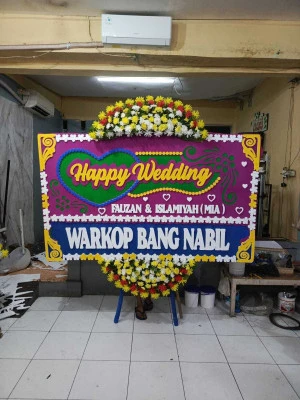 Papan Bunga di Pekutan Bayan