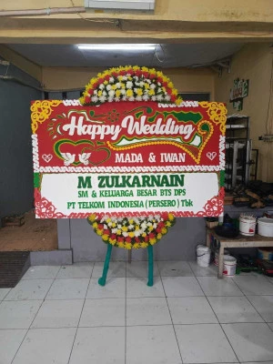 Papan Bunga di Pekutan Bayan